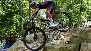 Tom Pidcock racing at the Paris Olympics