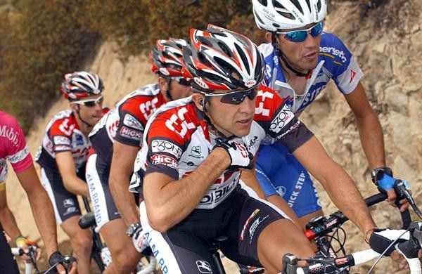 Carlos Sastre (CSC) talks on the Bat-phone