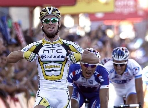 Mark Cavendish (HTC-Columbia) wins the stage in Lleida