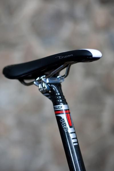 Fi'zi:k provides the Tundra saddle while PRO handles the seapost with its carbon fiber XCR.