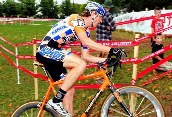 Barry Wicks (Kona) cornering.