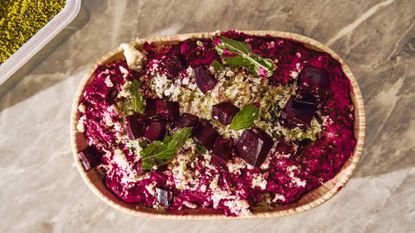 Pancar ve beyaz peynir (beetroot, feta and pistachios) in a bowl