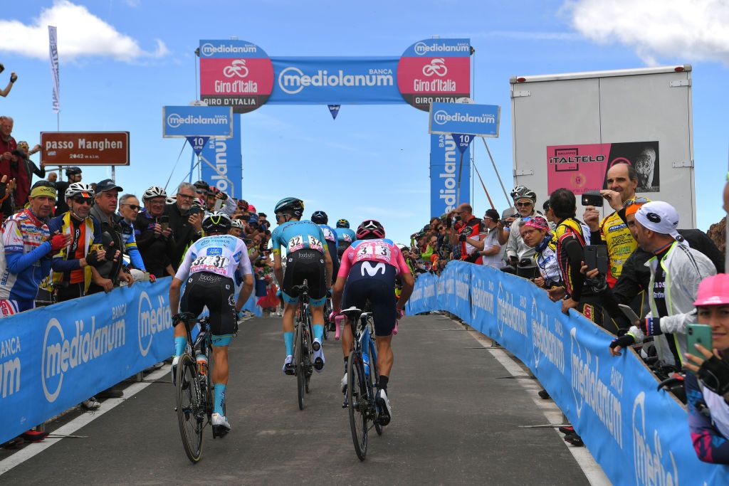 Lopez, Landa and Carapaz crest the Manghen
