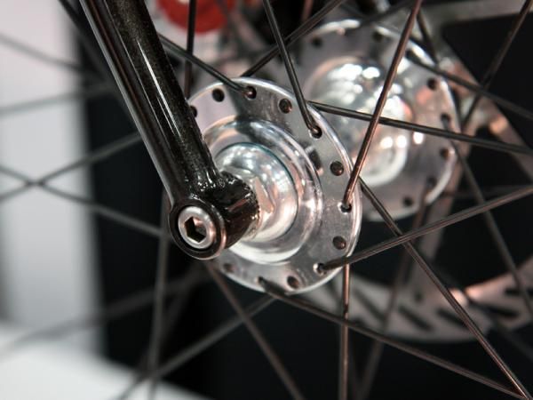 Naked's Baby Ganoush uses one of the cleanest bolt-on fork tip designs we've ever seen.