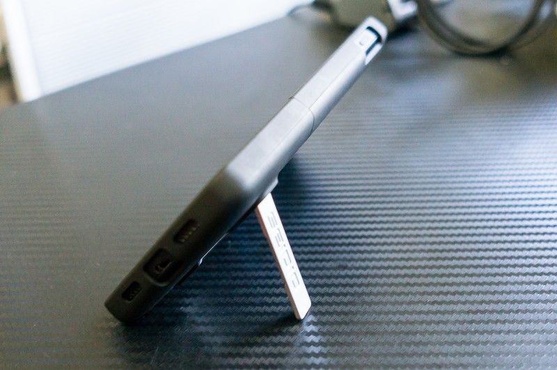 Seidio Convert with kickstand