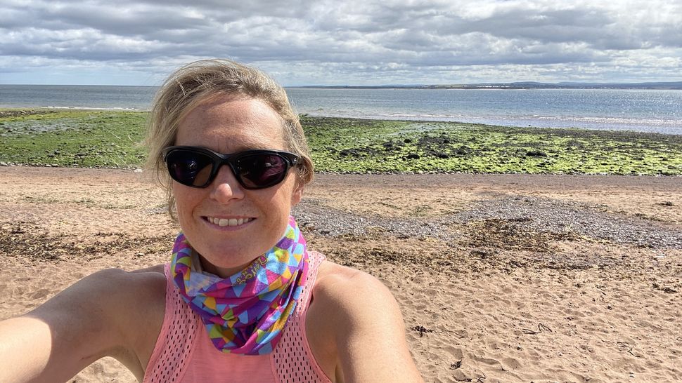 7 ways to wear a neck gaiter for hikers and runners Advnture