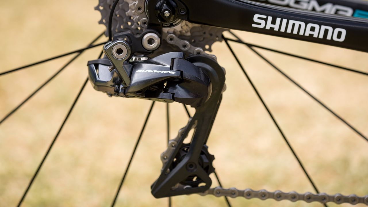 Team Sky run full Shimano Dura-Ace R9150 electronic groupsets