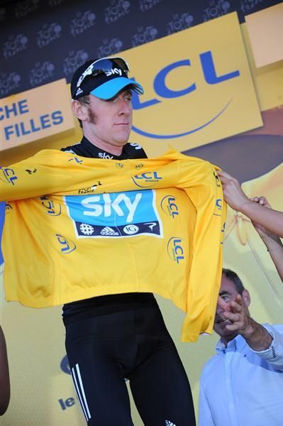 Wiggins slips into the yellow jersey after stage 7 of the 2012 Tour de France