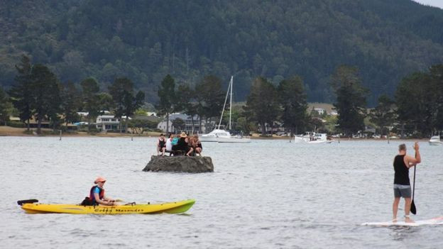 these-new-zealanders-came-up-with-a-truly-genius-way-to-get-around-a-drinking-ban-1556668627-YEw5-column-width-inline