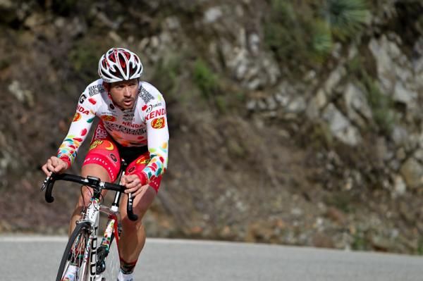 Ken Hanson (Jelly Belly) looking for that next steep turn.
