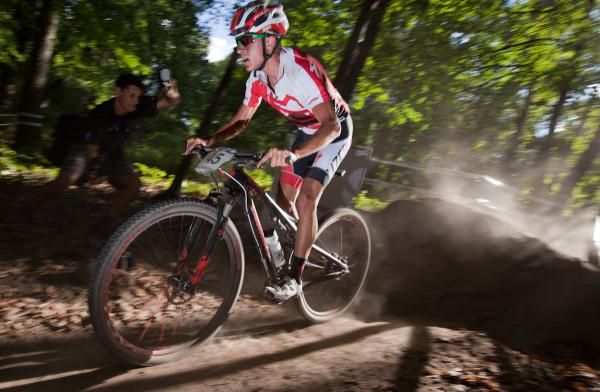 Howard Grotts (Specialized Racing) raced to a third place finish behind teammate Todd Wells.