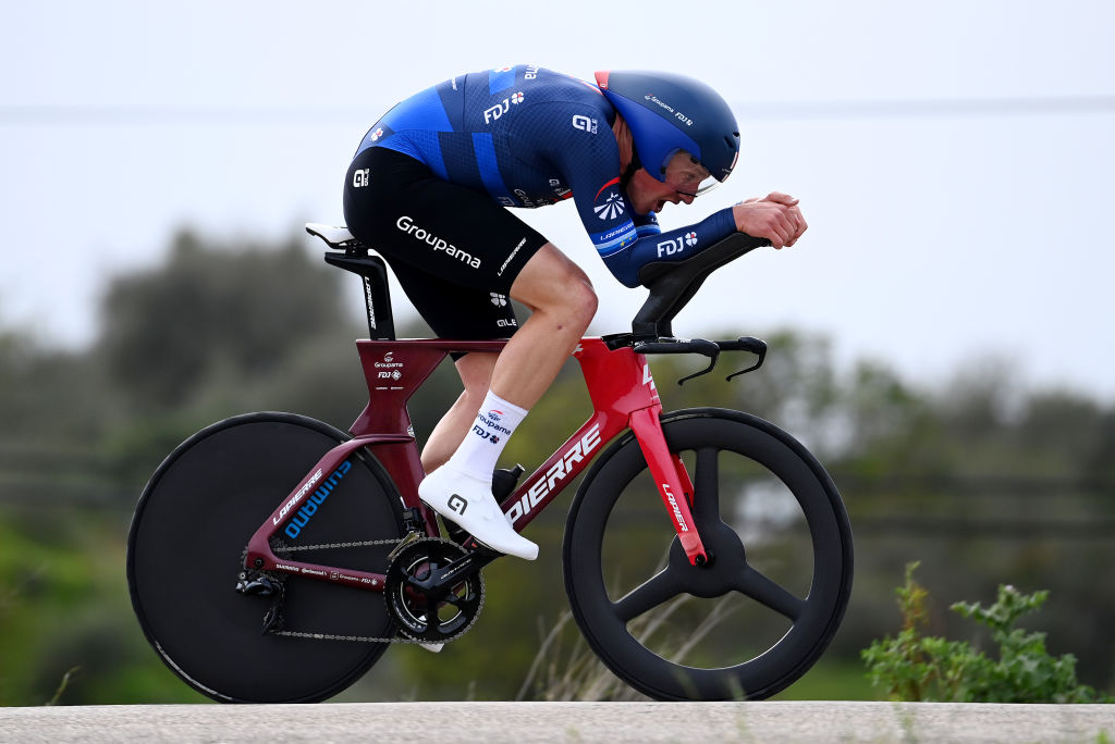 Stefan Küng merasakan manfaat dari posisi time trial legal UCI yang baru