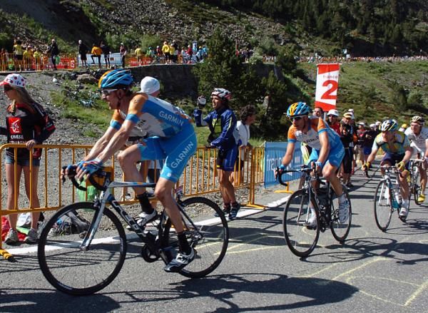Garmin-Slipstream teammates Bradley Wiggins (L) and Christian Vande Velde climb to the finish.