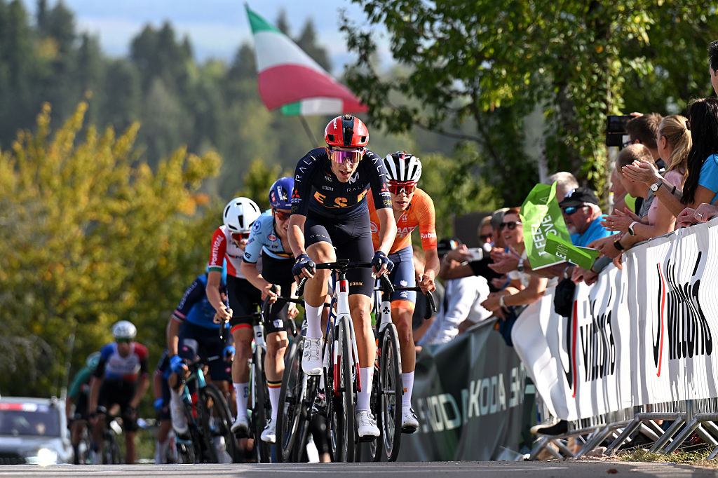 UEC European Championships: Héctor Alvárez solos to victory in under-23 men's road race