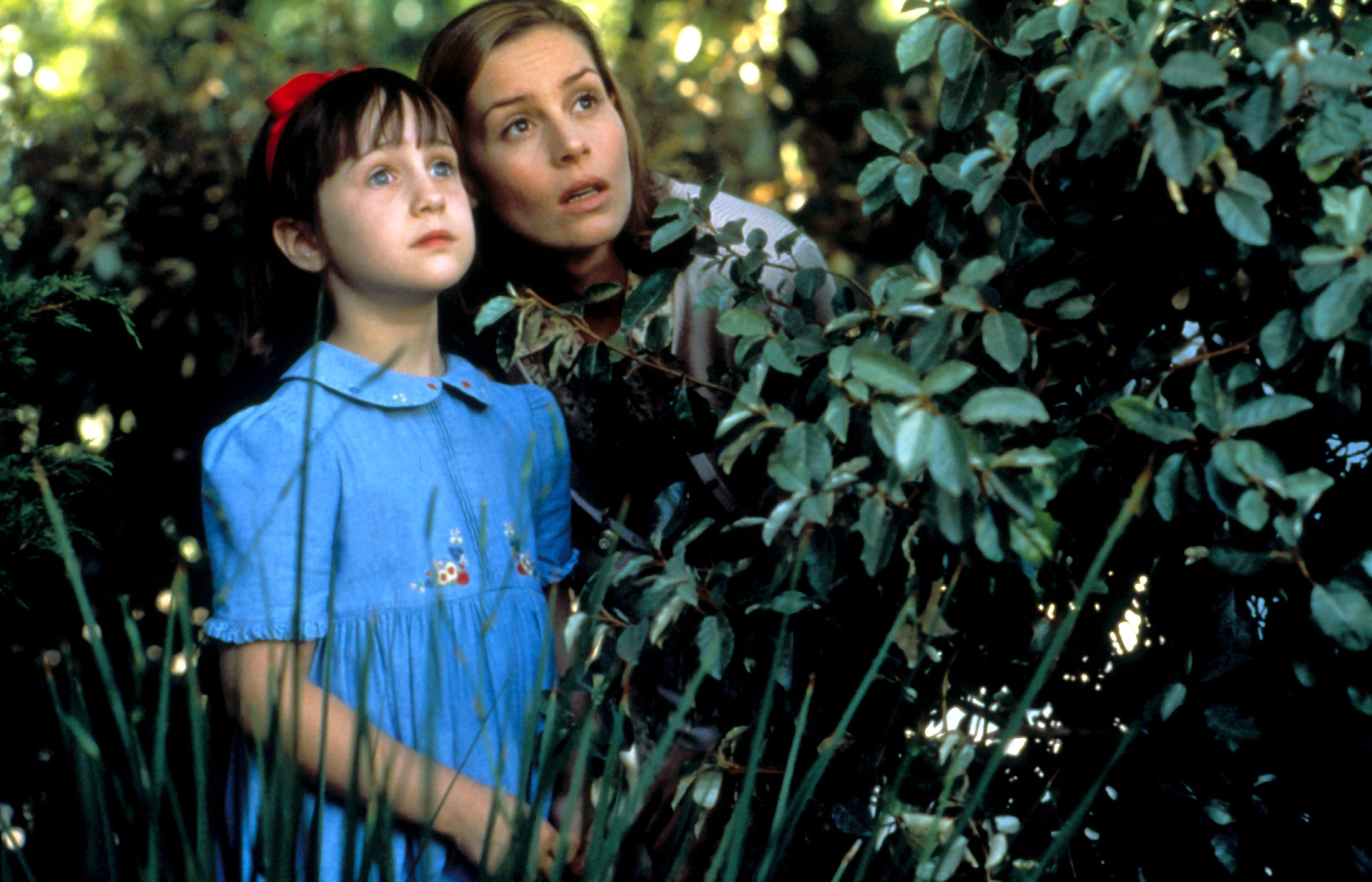 Mara Wilson in 'Matilda' speaking to miss honey in the garden