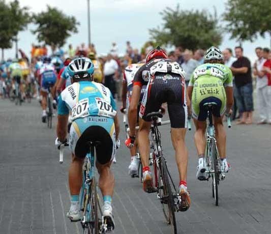 Sergio Paulinho (Astana), brining up the rear