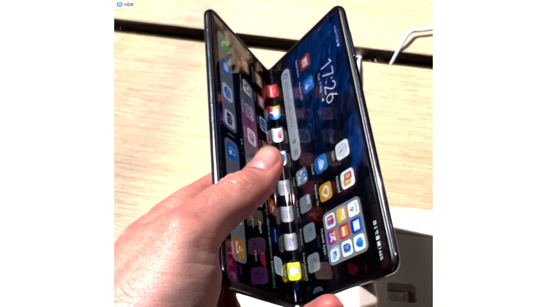 Huawei Mate X3 i grønt veganlær.