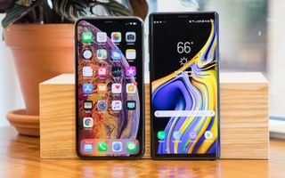 iPhone XS Max (left) and Galaxy Note 9 (right)