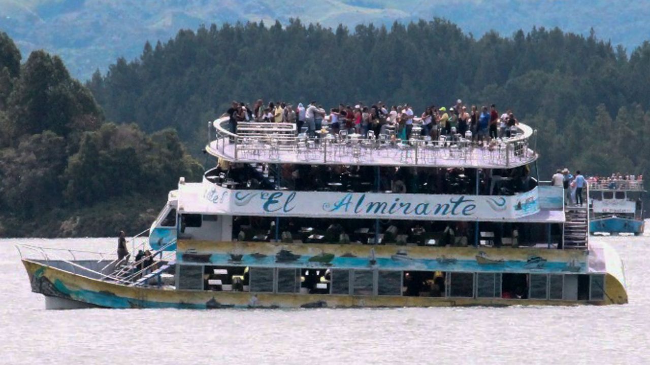 sinking boat colombia