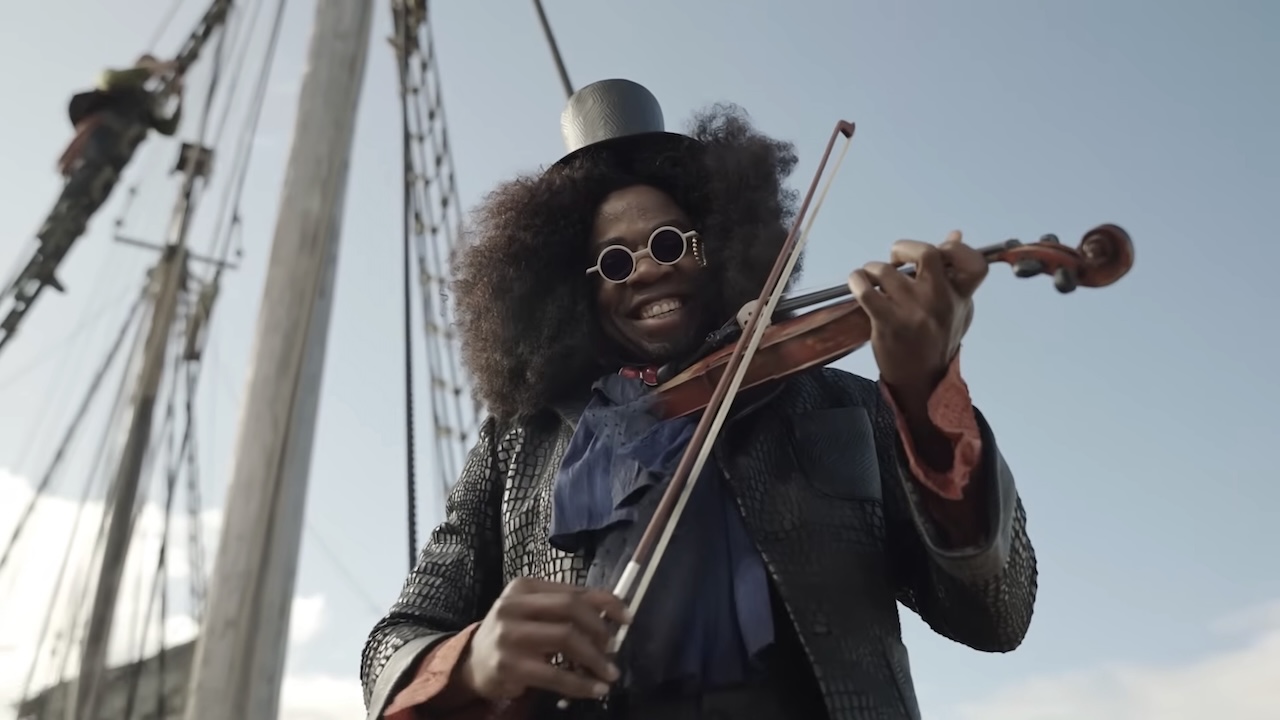 Human Brook playing the violin in One Piece Season 2