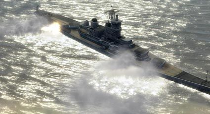 You can get support from nearby Navy vessels, but sadly, World in Conflict doesn't have any controllable ships or submarines for players to use.