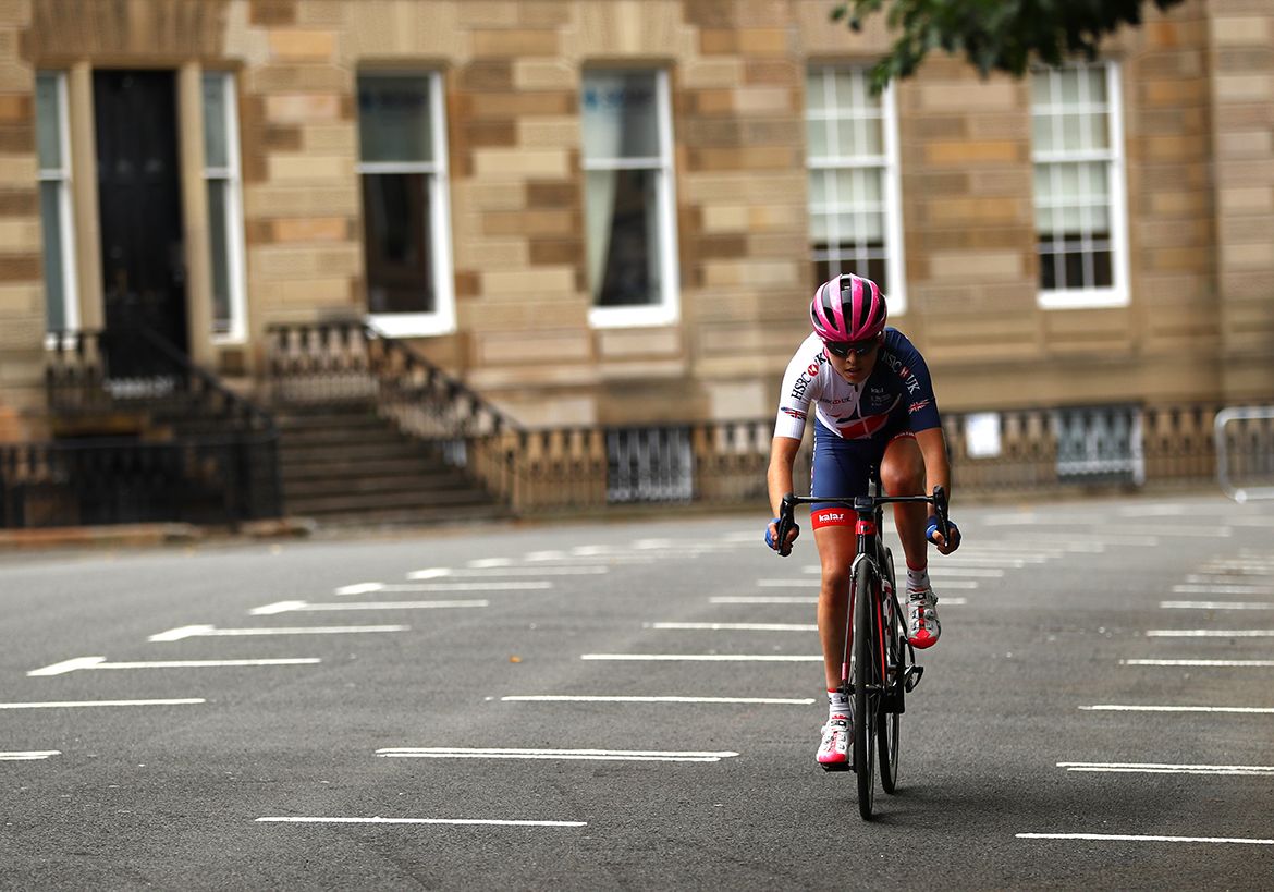 Sophie Wright (Great Britain) on a solo attack