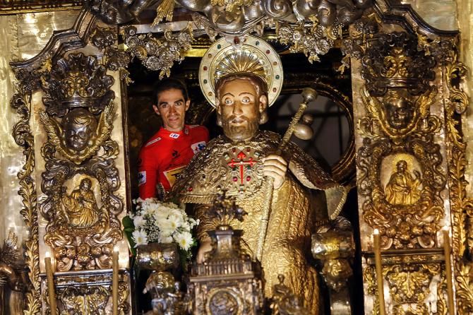 Alberto Contador celebrates his third Vuelta a Espana win at the Santiago de Compostela church