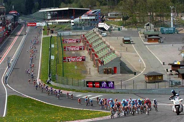 The peloton on the race track at Spa-Francorchamps