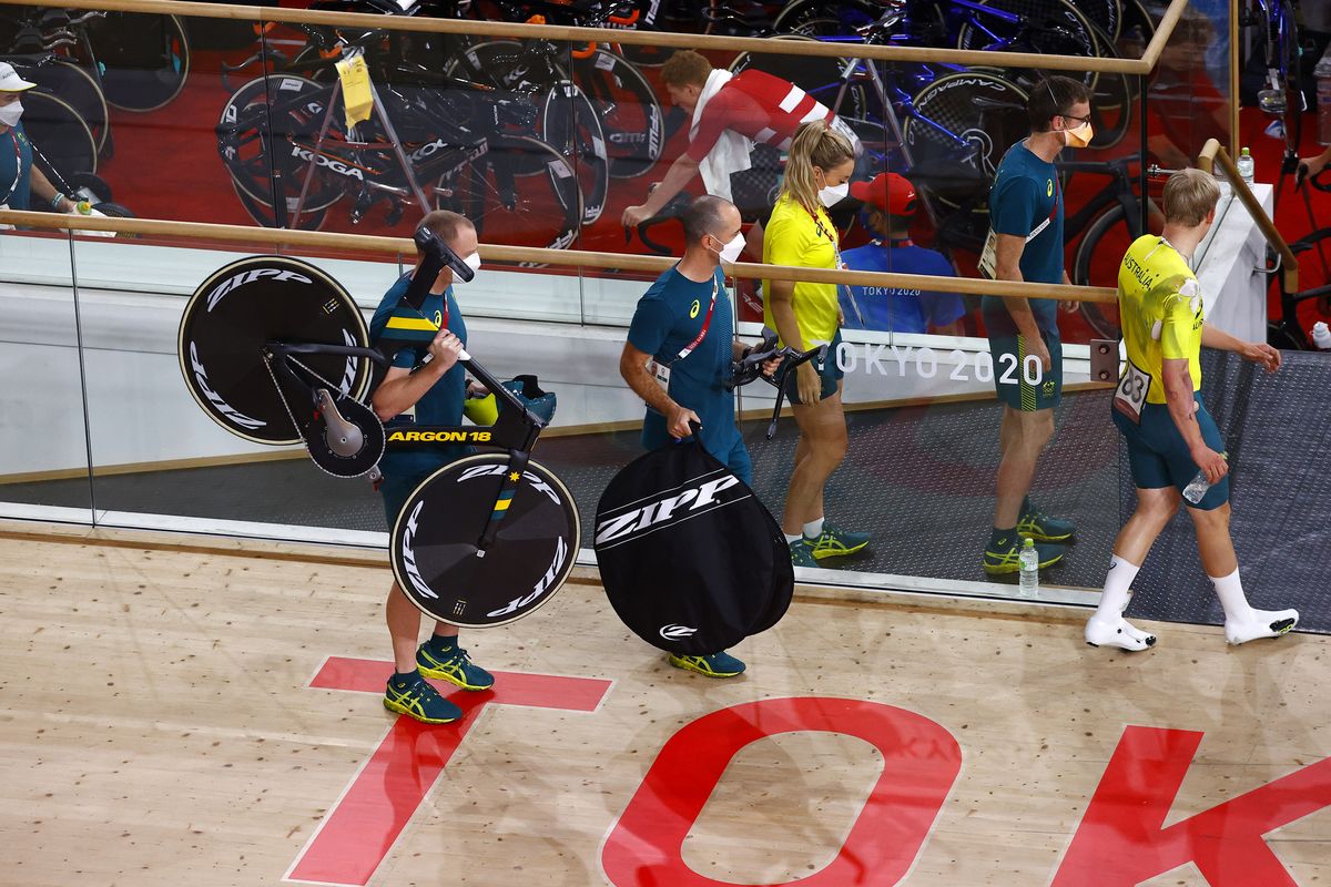 Tokyo 2020 Olympic Games - Olimpiadi Tokyo 2020 - Izu Velodrome - Cycling Track Day 1 - 02/08/2021 - Men&#039;s Team Pursuit - Crash - Australia - photo Luca Bettini/BettiniPhotoÂ©2021