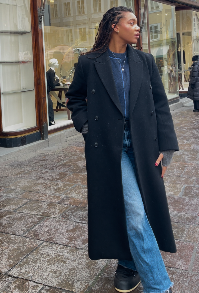 Fashon editor Imani-Nia Francis Tsolaki wears the best baggy jeans.