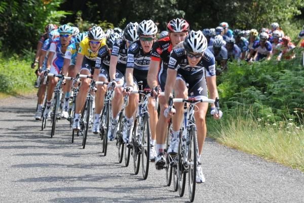 Saxo Bank at the head of the peloton.
