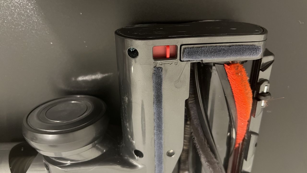 The Ultenic U16 Flex Vacuum brush