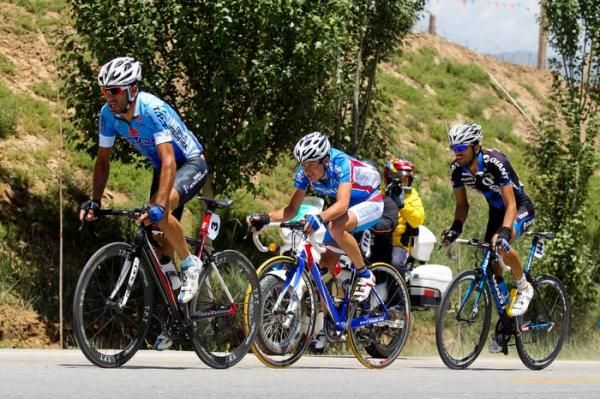 The leading trio were holding on to their lead well and still had a two minute advantage with 20km to go.