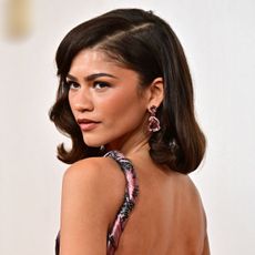 zendaya with a thickening haircut