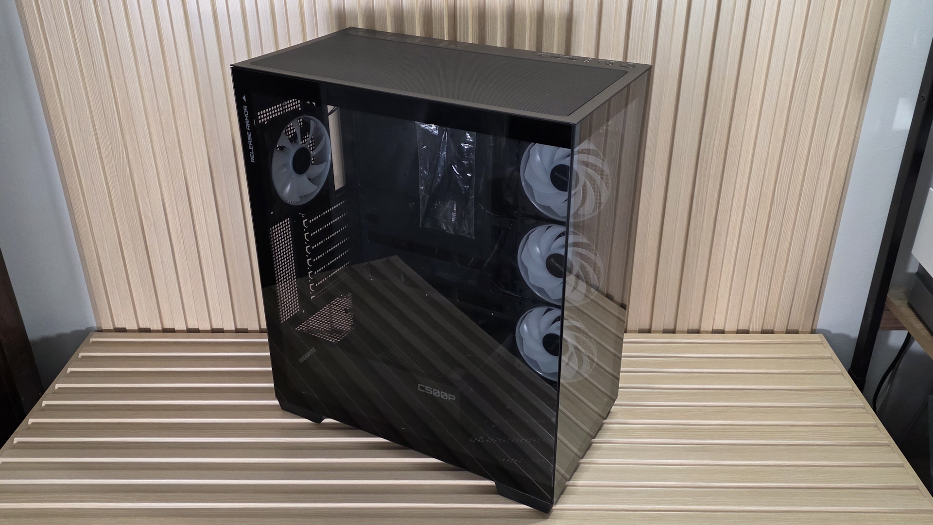Gigabyte X870 Aorus Stealth - C500 Panoramic Stealth Case