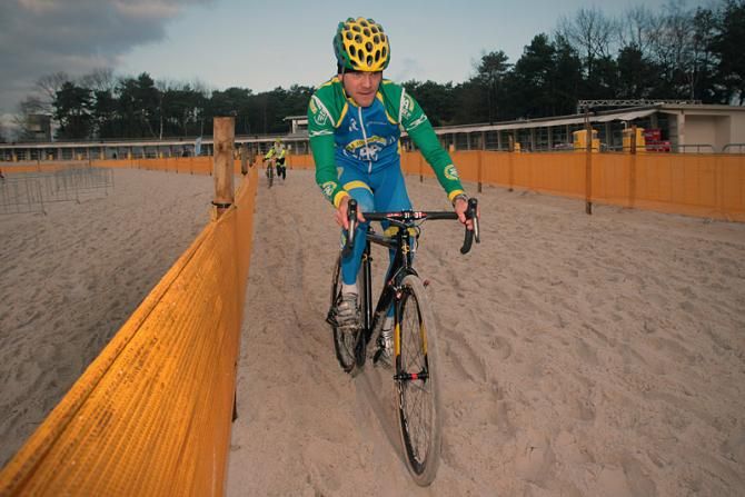 Bart Aernouts (AA Drink) pre-rides the Belgian national 'cross championship circuit in Mol.