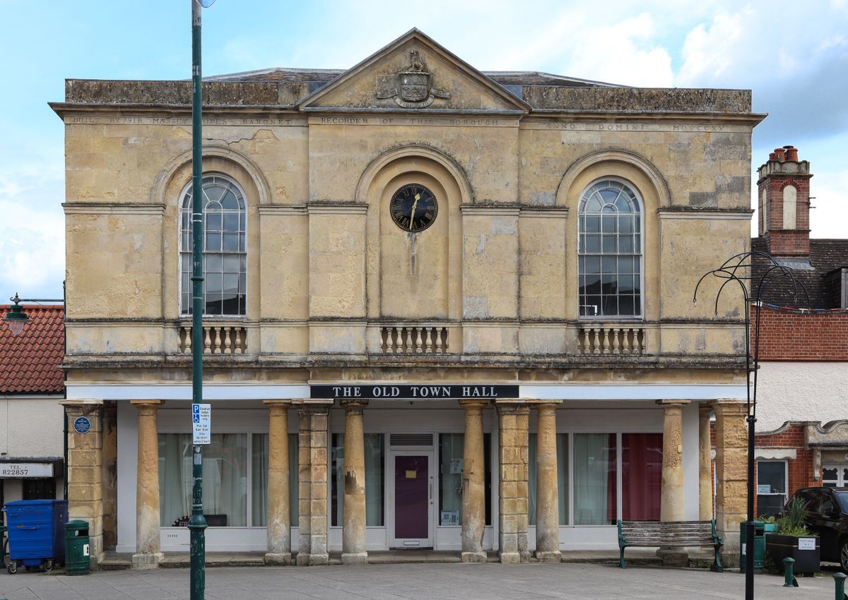 تصویر ثبت شده به همراه دوربین EOS R100