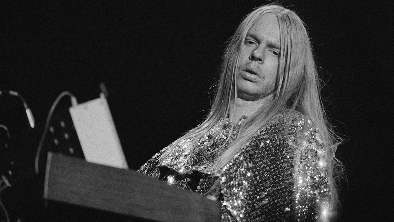 Keyboard player Rick Wakeman performing with English progressive rock group Yes, 24th November 1973. (Photo by Michael Putland/Getty Images)