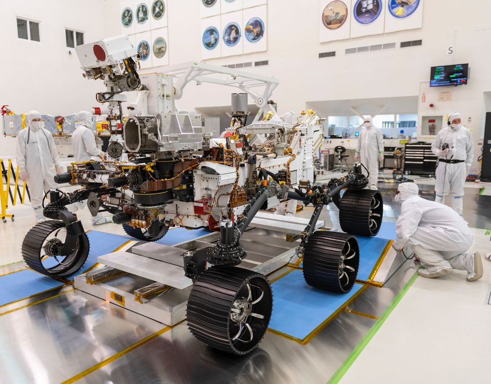 Watch NASA's Mars 2020 Rover Ace Its 1st Test Drive (Video)