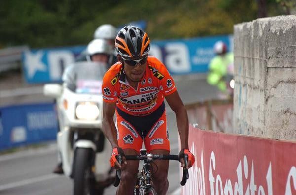 Julio P&eacute;rez (Ceramica Panaria-Navigare) powers up the day's finale.