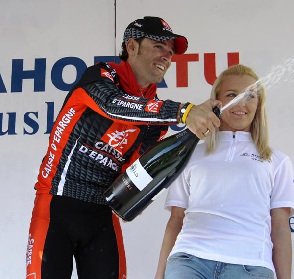 Bubbly time for Alejandro Valverde (Caisse d'Epargne)