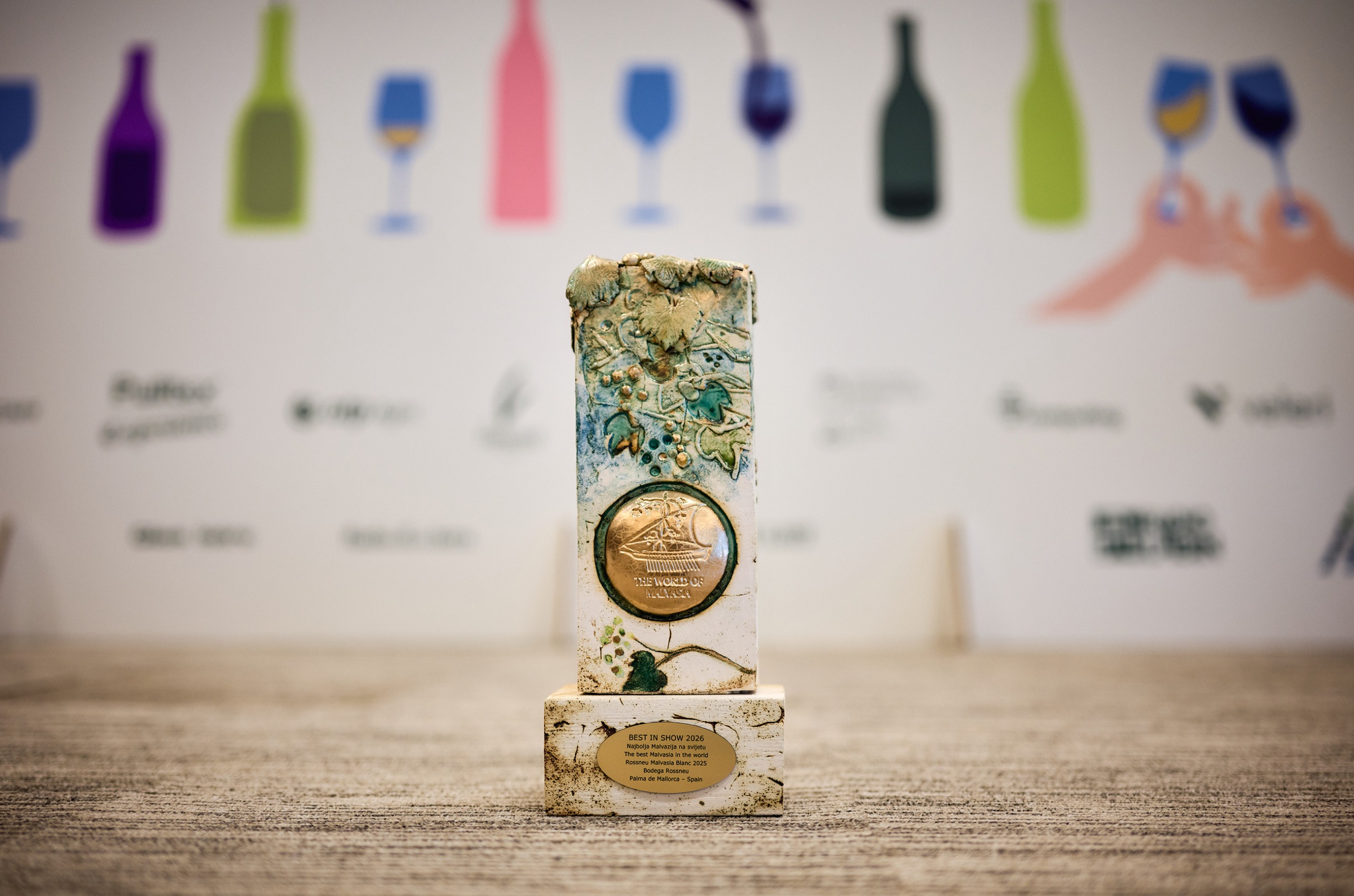 'World of Malvasia' award trophy &amp;ndash; small cream stone award with gold circle