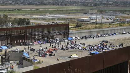 migrants at the us-mexico border as title 42 runs out