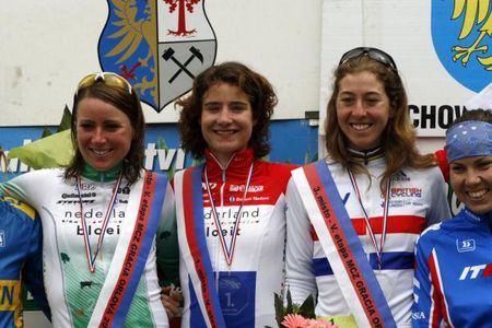 Annemie Van Vleuten (2nd, Nederland Bloeit), Marianne Vos (1st, Nederland-Bloeit) and Nicole Cooke (3rd, Great Britain)