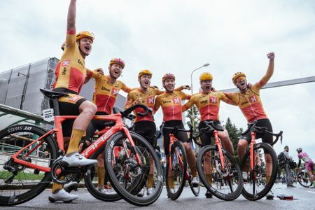Uno-X celebrates stage 3 win by Kristoffer Halvorsen