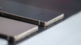 Close-up on Galaxy S25 Ultra corners and edges