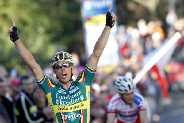 Sven Nys (Landbouwkrediet) gets his World Cup campaign off to a flying start.