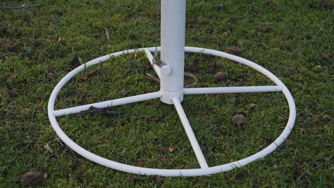 Close up of the Birdfy Bird Bath Pro camera's stand, on grass