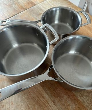 Cleaning stainless steel pots with vinegar