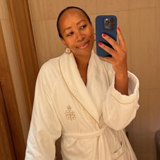 Content creator @thandimaq taking a mirror selfie with glowing skin 